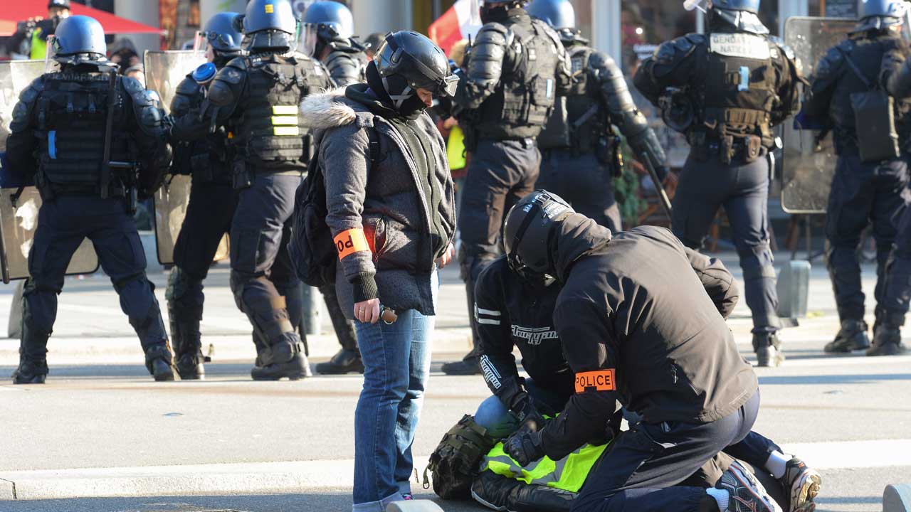 Police teargas 'yellow vest' protesters in Paris | Police teargas 'yellow vest' protesters in Paris |