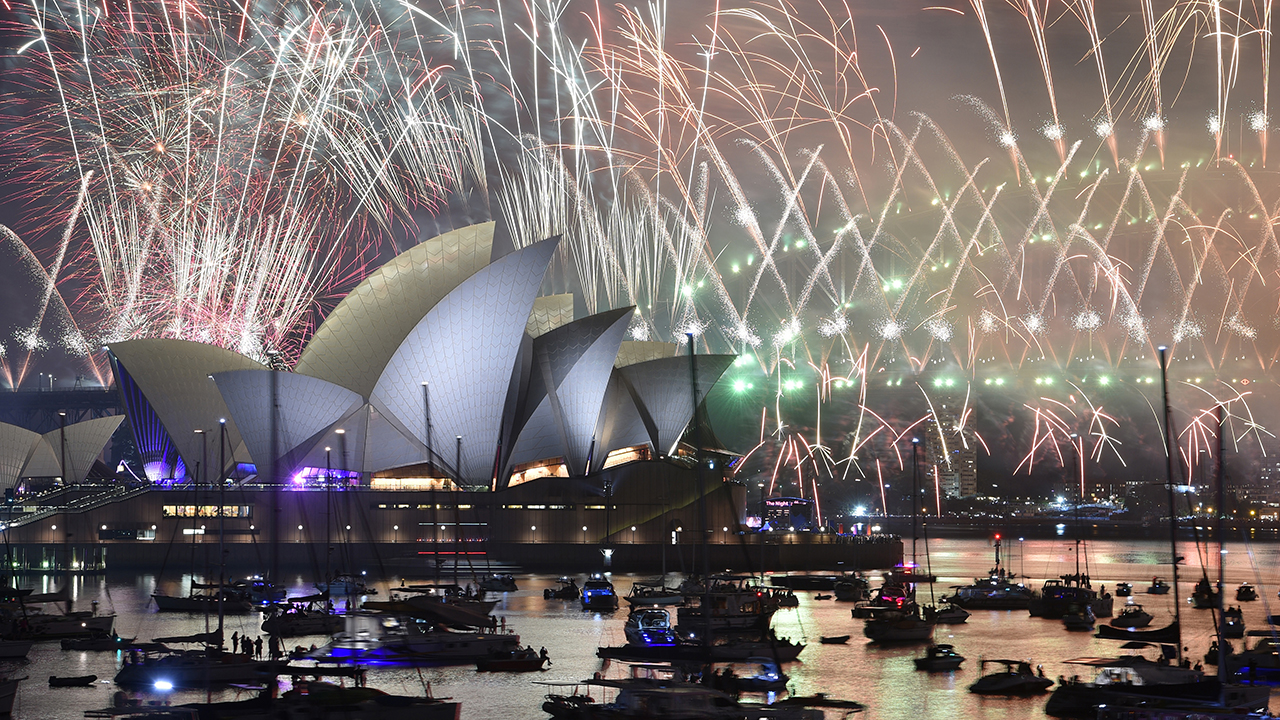Sydney, Hong Kong kick off 2019 parties with dazzling fireworks Sydney, Hong Kong kick off 2019 parties with dazzling fireworks