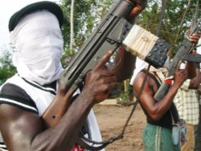 Unidentified gunmen kill 4 passengers, injure 2 in Plateau Unidentified gunmen kill 4 passengers, injure 2 in Plateau