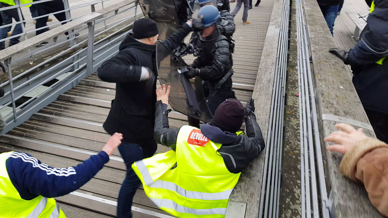 Outrage in France as cash pours in for boxer who bashed police Outrage in France as cash pours in for boxer who bashed police