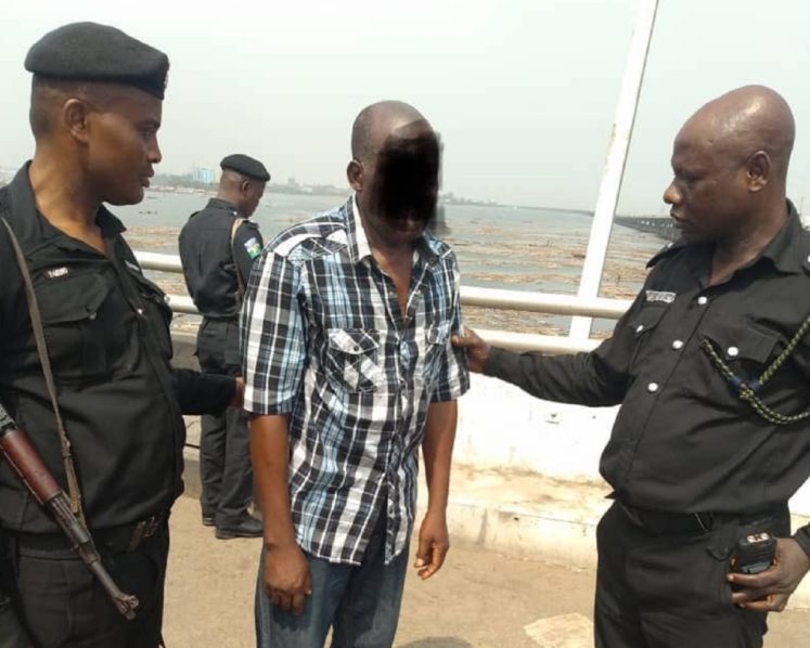 Police rescues man from jumping to lagoon in Lagos Police rescues man from jumping to lagoon in Lagos