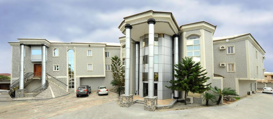 De Lankaster Rape: Watch As Owner Of Hotel Tries To Protect Rape Suspects | De Lankaster Rape: Watch As Owner Of Hotel Tries To Protect Rape Suspects |
