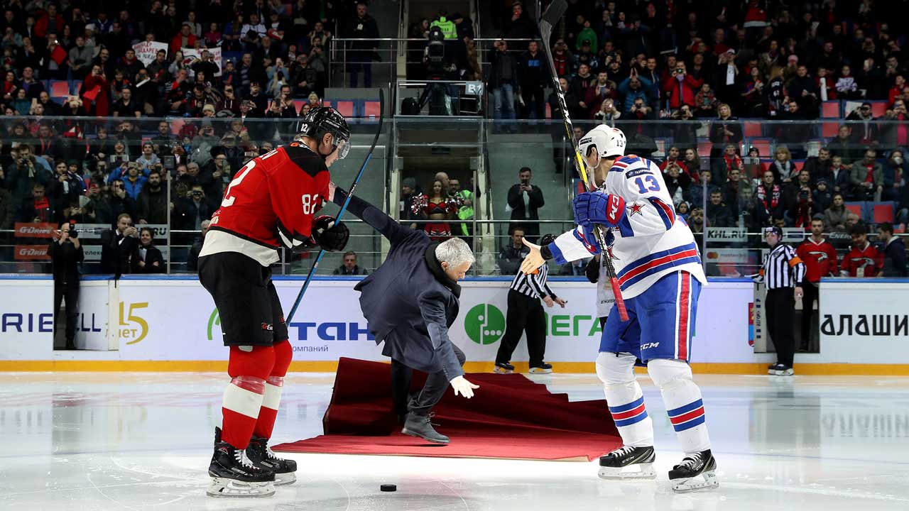 Mourinho humiliated by fall at Russian hockey league face-off Mourinho humiliated by fall at Russian hockey league face-off