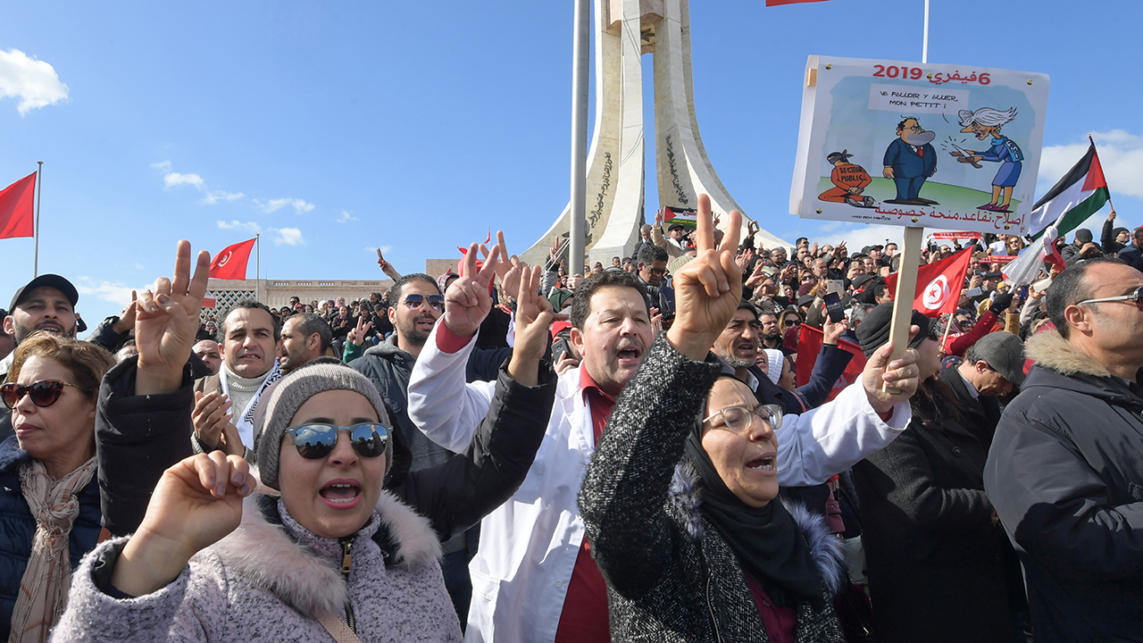 Tunisia teachers protest after months on strike Tunisia teachers protest after months on strike