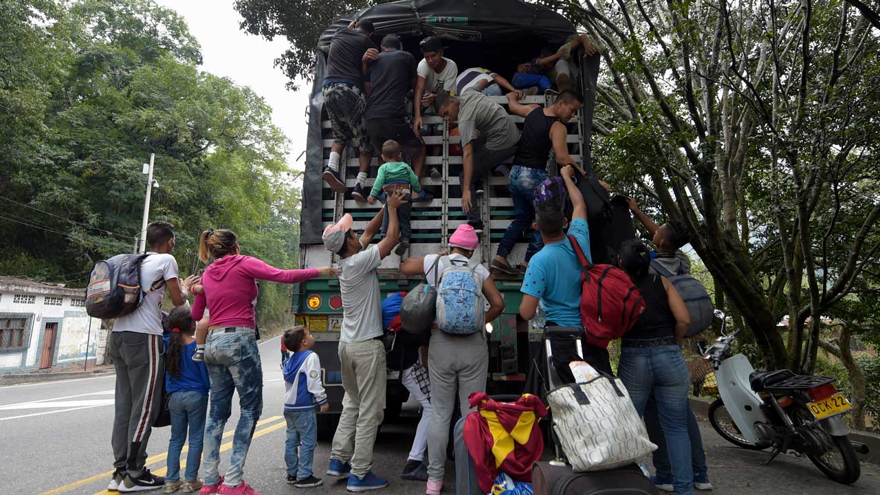 Venezuela's Guaido warns military on blocked aid Venezuela's Guaido warns military on blocked aid