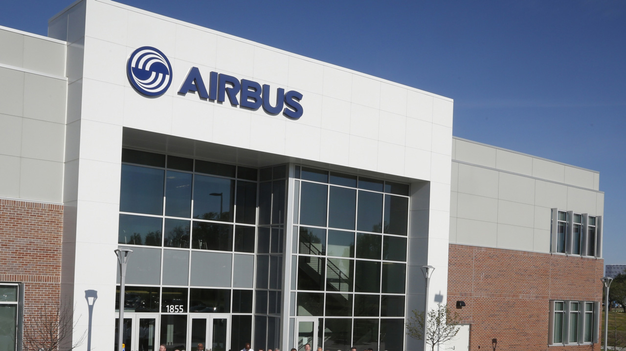 Airbus secures $35b Chinese deal for 300 aircraft | Airbus secures $35b Chinese deal for 300 aircraft |