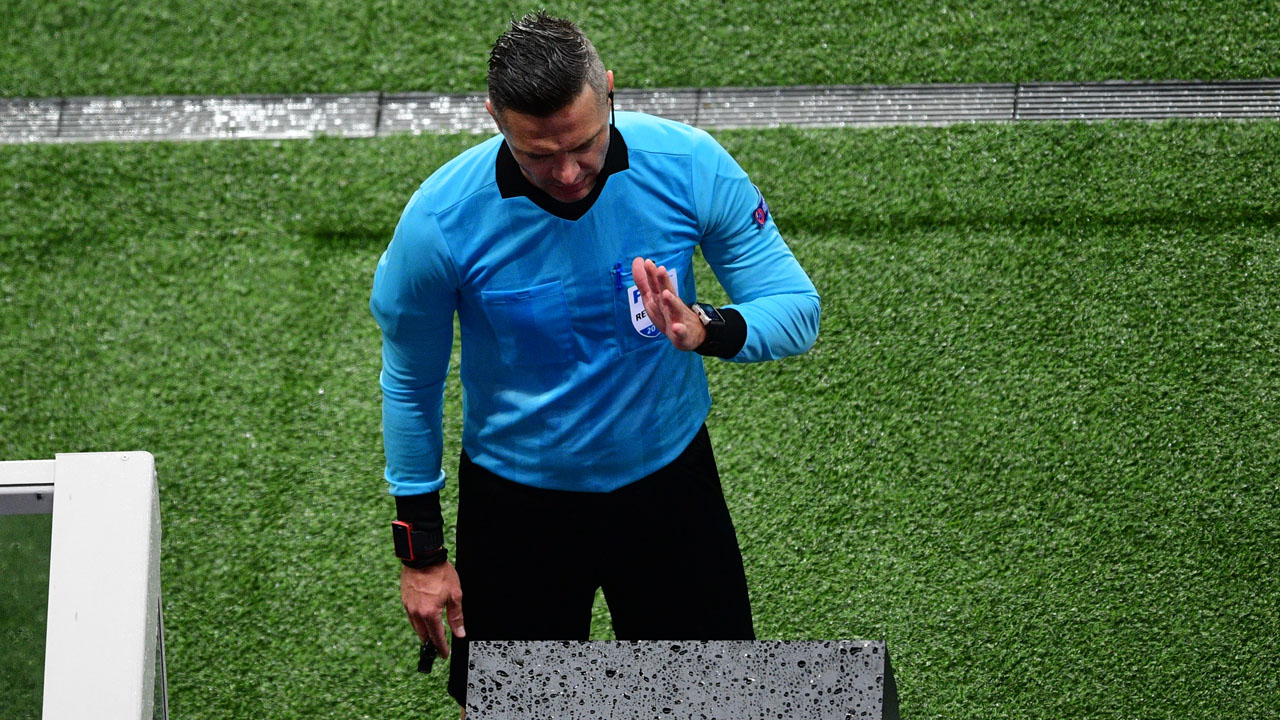 'It's a disgrace': Neymar blasts ref after PSG crash | 'It's a disgrace': Neymar blasts ref after PSG crash |