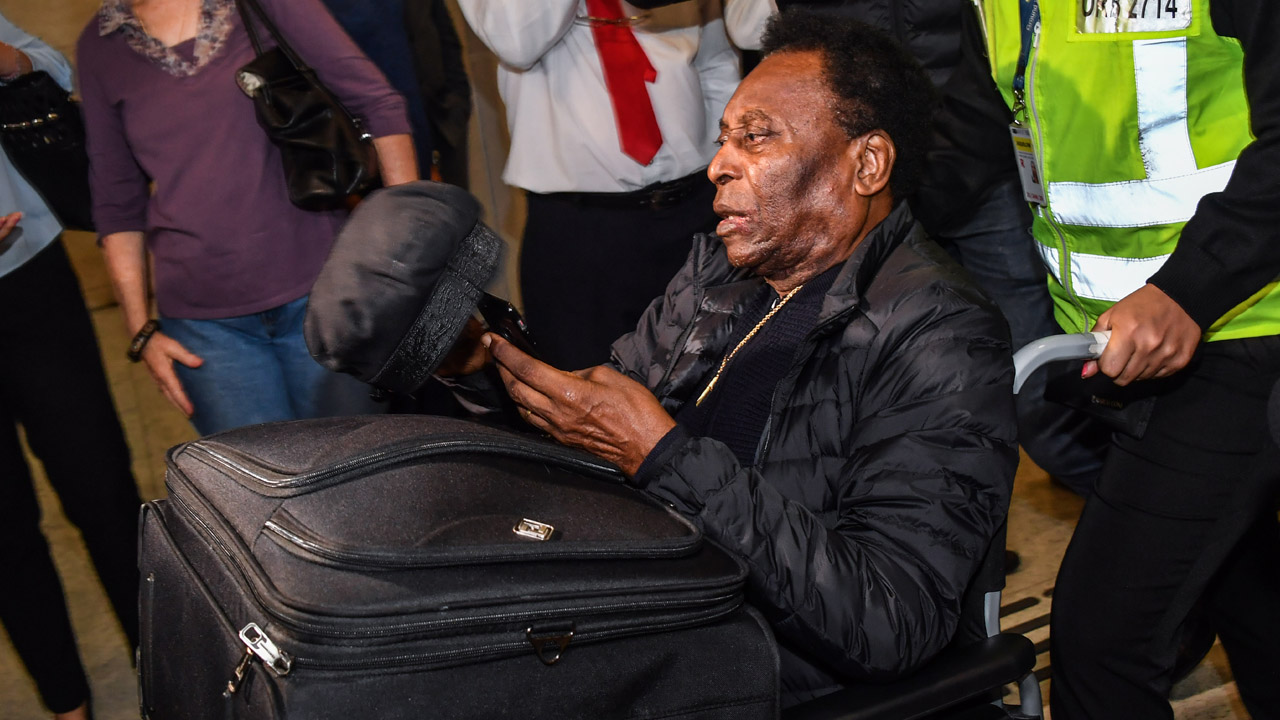 Pele back in Brazil after hospital stay in France | Pele back in Brazil after hospital stay in France |