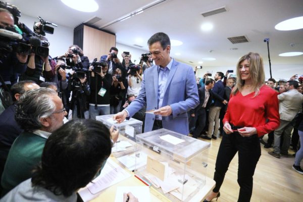 Prime-Minister-Pedro-Sanchez-votes