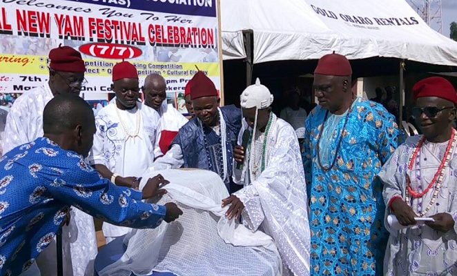 HRH-Oba-Jacob-Mejedi-the-Ajumojagun-of-Orokere-Land-and-his-council-of-chiefs-unveiling-the-new-yam-during-the-festival-on-Friday-at-Orokere-Effo-Amuro-