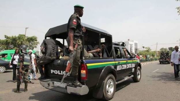 Police_on_van