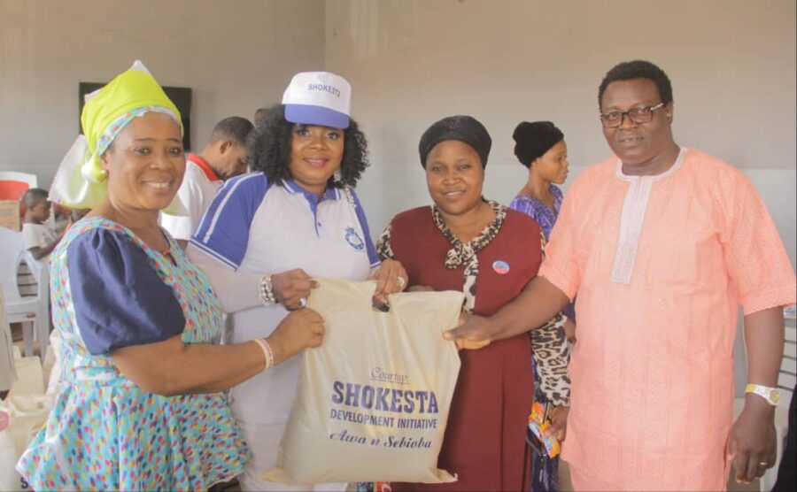 One of the 45 Widows ,Soyebi Oluwakemi founder SHOKESTA Development Initiative with Apostle Dr S.M.O Mustapha (JP) (Baba Sebioba) and wife Prophetess Eunice Sebioba ( Mama Sebioba)