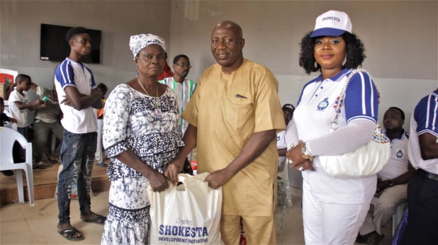 Sylvanus Otikwu, Federal University Gashua, Yobe State presenting gift to one of the widow with Amb Soyebi