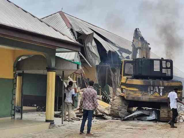 breaking-rivers-lockdown-wike-demolishes-prodest-hotel-photos (1)