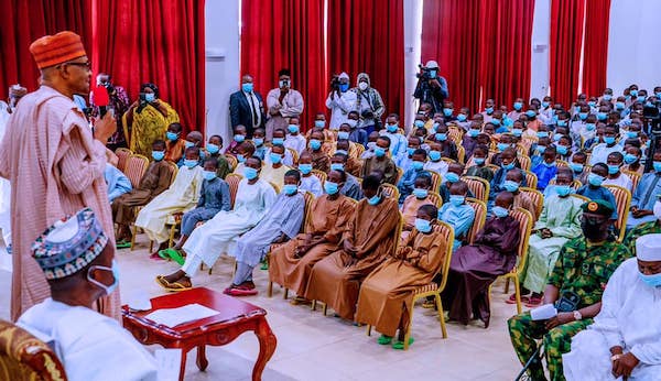 Buhari-meets-abducted-Katsina-students