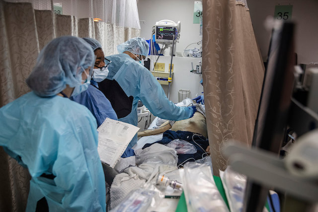 A-doctor-checks-a-coronavirus-patient-in-a-New-York-hospital-