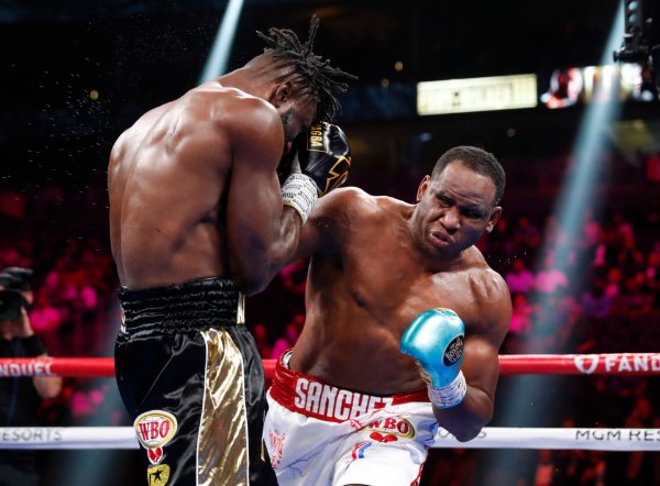 2021-10-10T023749Z_1146483885_UP1EHAA07B0U5_RTRMADP_3_BOXING-HEAVYWEIGHT-FURY-WILDER