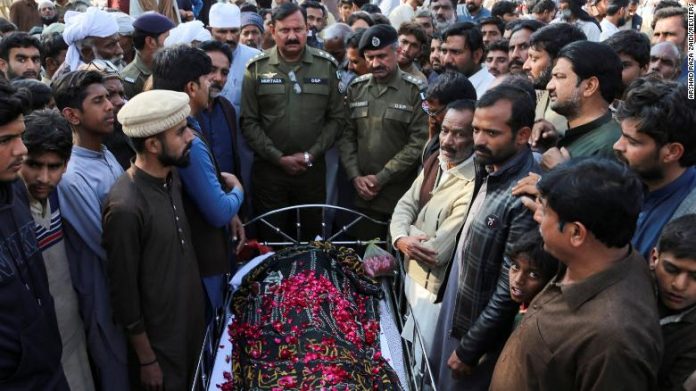 MOB LYNCHED PAK