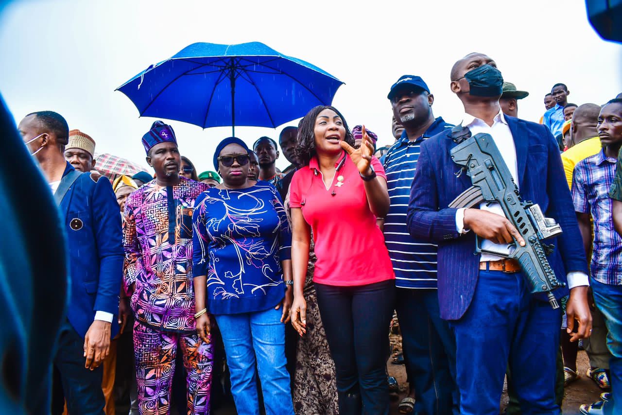 L-R: former Chief of Staff to Governor Dapo Abiodun and the Senatorial candidate of the All Progressives Congress for Ogun Central Senatorial District, Alhaji Shuaib Salis; Ogun State Deputy Governor, Engr. Noimot Salako-Oyedele; Commissioner for Culture and Tourism, Hon. Adijat Adeleye-Oladapo and the House of Assembly candidate for Ifo Constituency 2; Hon. Fola Salami at the scene of the fire incidence in Matoogun area of Ifo Local Government
