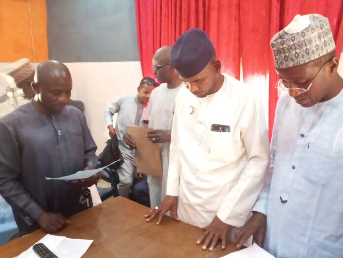 (Left) the newly elected chairman of Sokoto Correspondents' Chapel, Ankeli Emmanuel taking oath of office at the State NUJ Secretariat today.