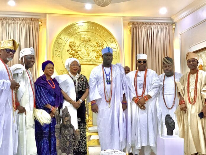L-R, HRM, Alayeluwa Oba Peter Oluwole Ogunbayo (Otete III), Odemo-Elect of Isara Remo, Arole Oduduwa Olofin Adimula Oonirisa Adeyeye Enitan Ogunwusi CFR Ojaja II, The Ooni of Ife, Sir Aare Adetola Emmanuelking, KOF, Akile Adimula Oodua designate - CHAIRMAN/GCEO Adron Homes Group, Adenike Ajobo MD Adron Homes Group in Osun State during the 2025 New Year corporate courtesy visit by the Adron Homes Group management to the throne and House of Oduduwa at Ile Oodua Enuwa, Ile-Ife Osun State recently. L-R, HRM, Alayeluwa Oba Peter Oluwole Ogunbayo (Otete III), Odemo-Elect of Isara Remo, Arole Oduduwa Olofin Adimula Oonirisa Adeyeye Enitan Ogunwusi CFR Ojaja II, The Ooni of Ife, Sir Aare Adetola Emmanuelking, KOF, Akile Adimula Oodua designate - CHAIRMAN/GCEO Adron Homes Group, Adenike Ajobo MD Adron Homes Group in Osun State during the 2025 New Year corporate courtesy visit by the Adron Homes Group management to the throne and House of Oduduwa at Ile Oodua Enuwa, Ile-Ife Osun State recently.